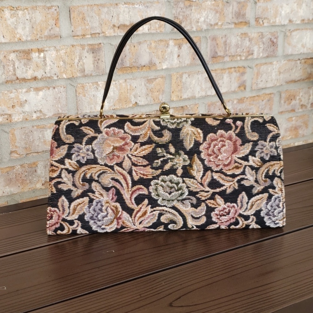 Vintage embroidered floral purse